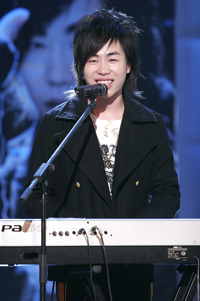 2006年2月23日,长沙,"音乐神童"胡彦斌做客《音乐不断》节目.+++_+++