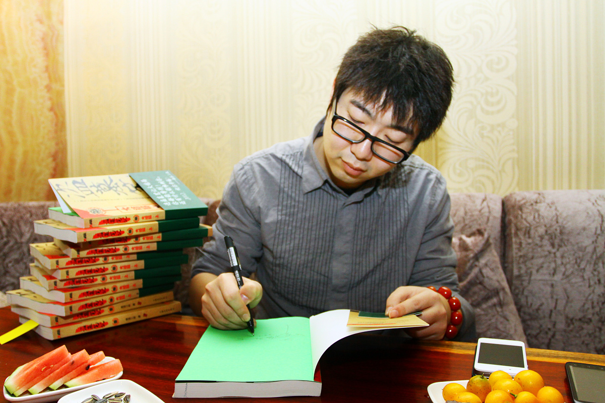 2012年3月5日,南派小说堂会创始人《盗墓笔记》系列作者"南派三叔"在
