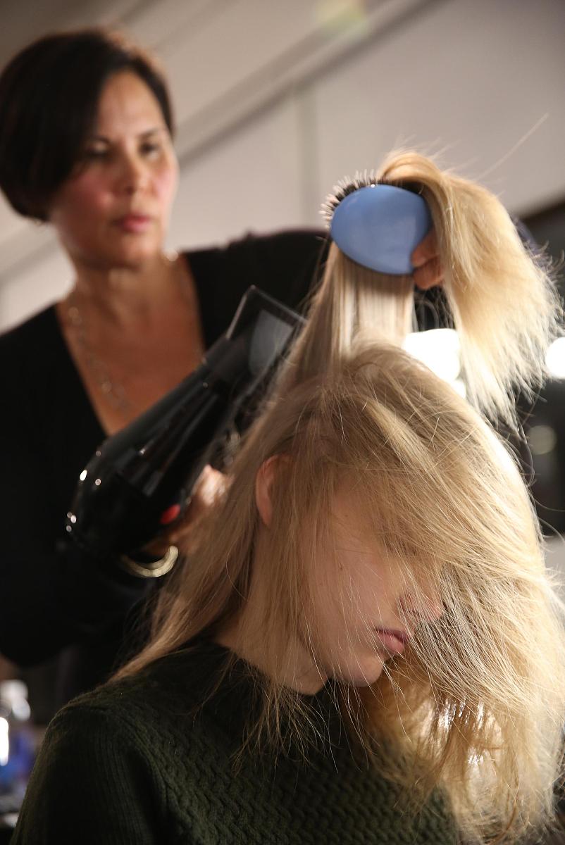 后台 , new york, ny - february 08:  a model prepares backstage a
