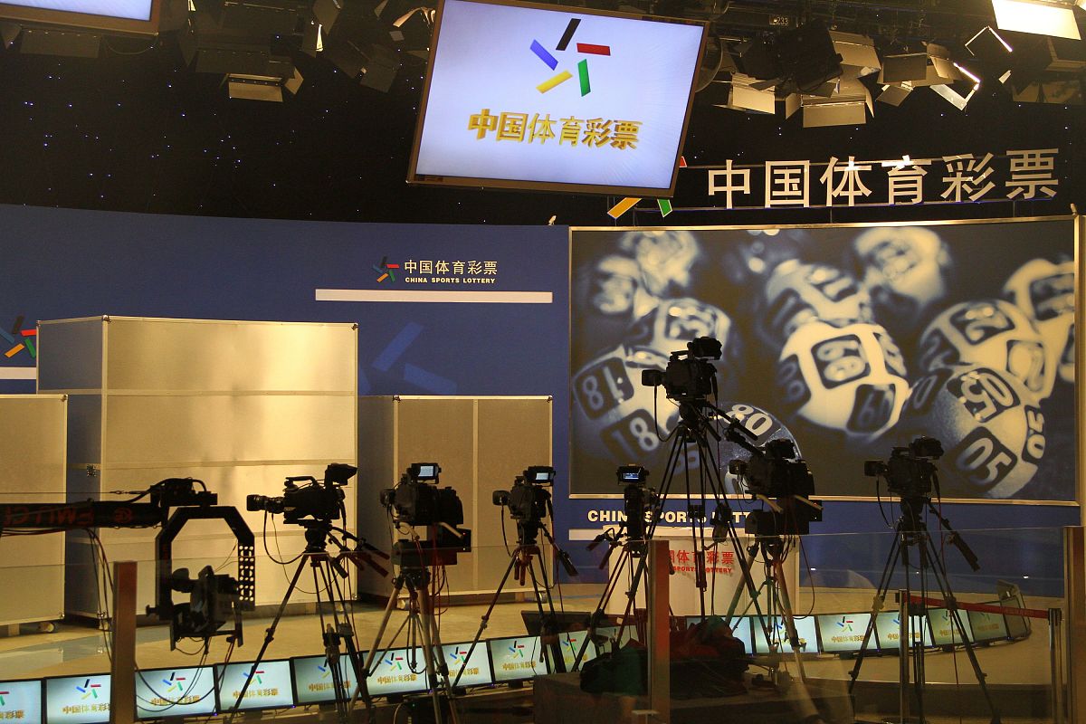 请问大乐透彩票的玩法是什么