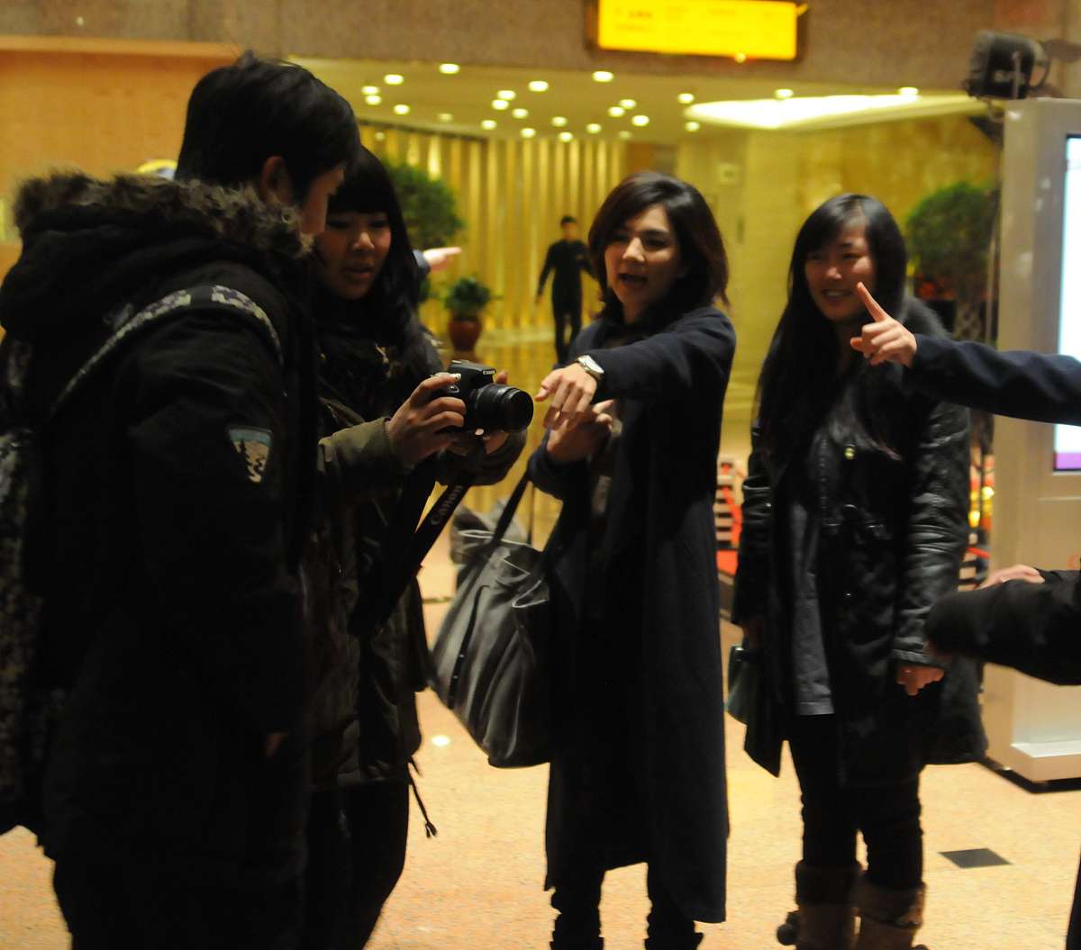 2012年1月19日讯,上海,近日ella在参加完活动之后换上便装准备离开.**