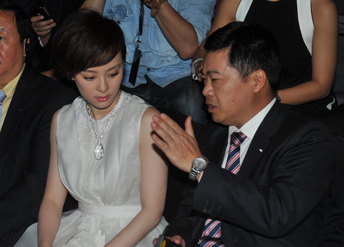 2012年06月28日,北京,孙俪出席某时尚活动.***_***孙俪+++_+++孙俪,花