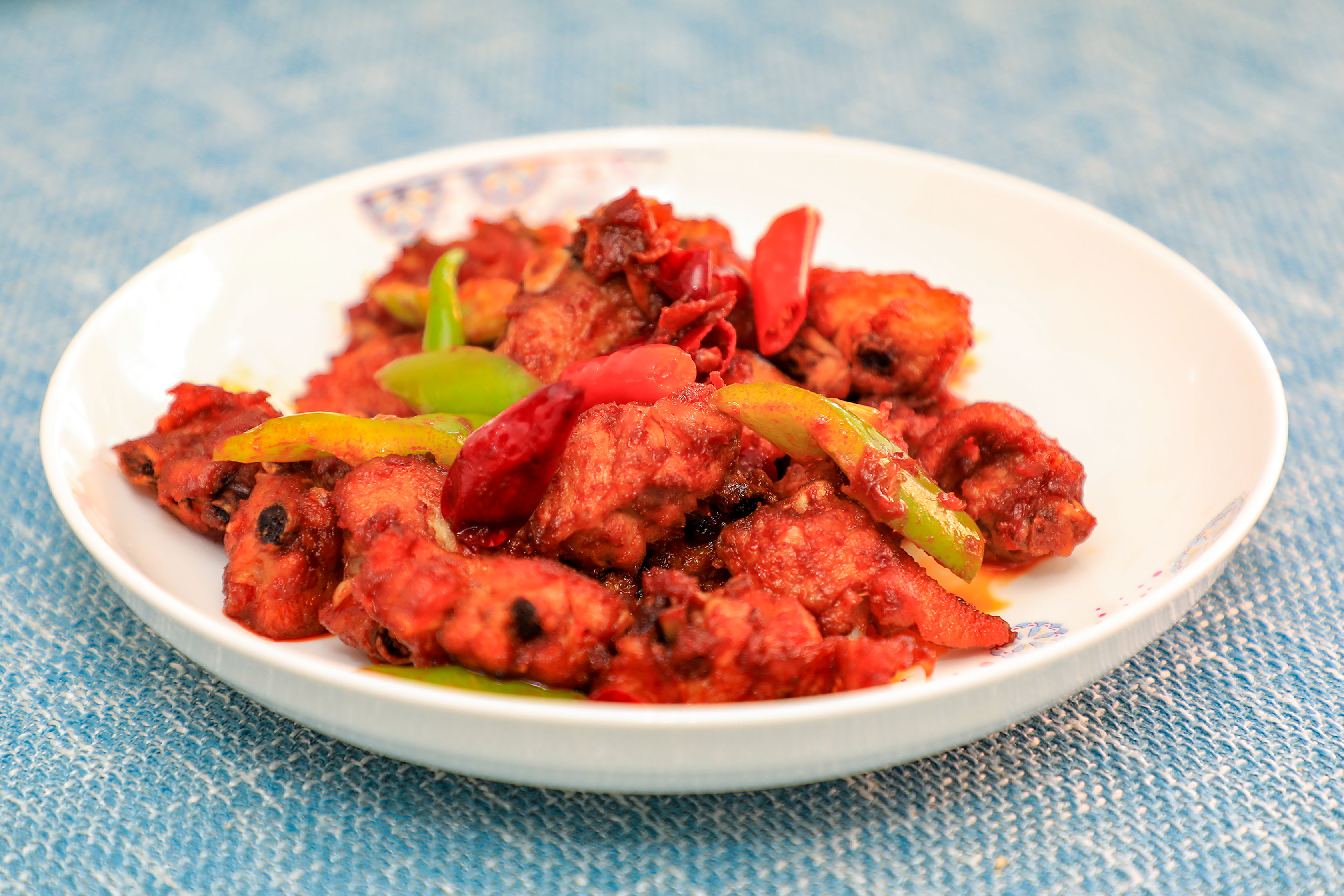 学校食堂大厨出绝招,桂林川椒鸡春节家庭聚餐必备!