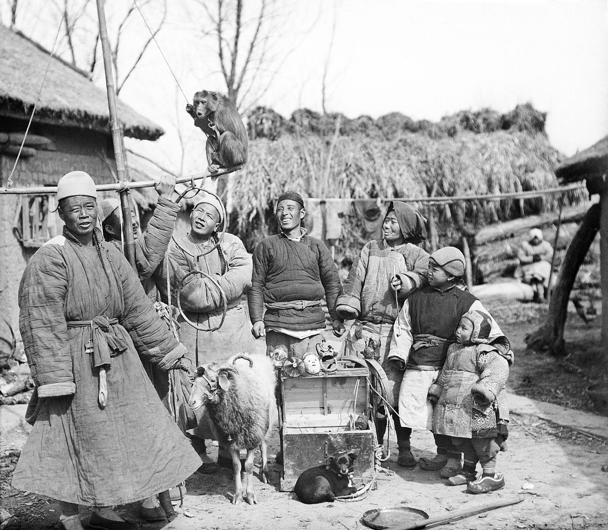 1930年代,驯兽师.china- early circa 1930 : animal trainer. (photo