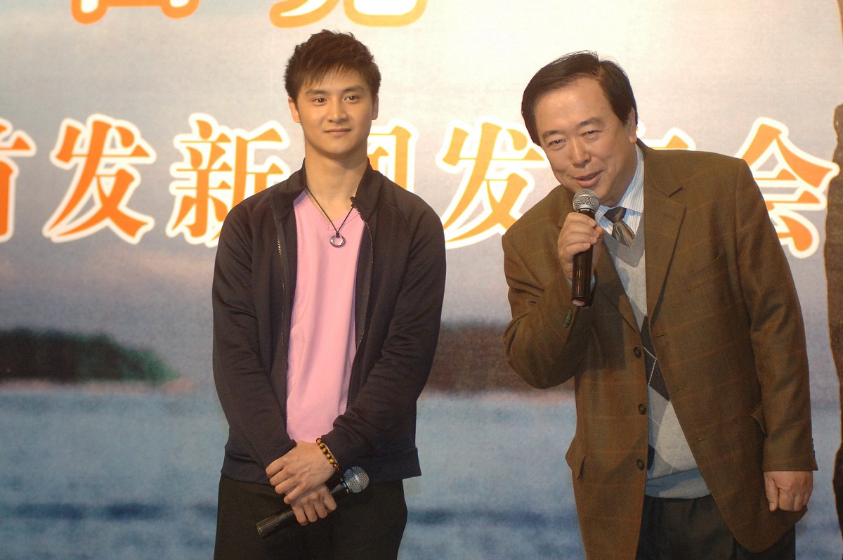 2006年3月16日,北京,奥运跳水冠军田亮推出自传新书《最亮的十米》.国