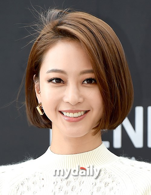 实在是太忙了我已经没时间写关于我的新发色的测评了。我想分享我的体验和看法你能帮我来写一篇小红书文案吗？要求：多用短句和emoji