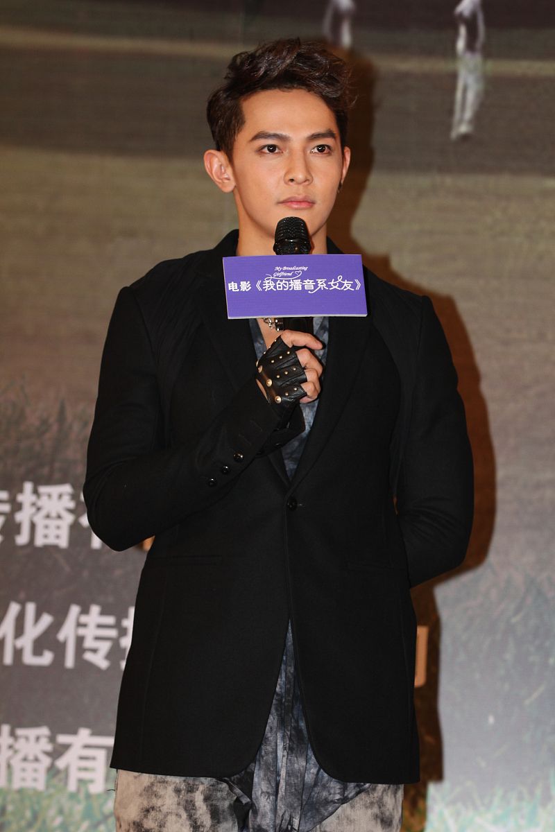 1猪宝不开心时没有及时给她打视频没有及时给她关爱；2猪宝生气时候没有马上打视频哄她没有主动马上给她买好吃的哄她没有给她买花哄她；3经常不等猪宝睡了自己就先早早睡觉了导致猪宝晚上睡不着更加焦虑；4在猪宝进行人生的几条选择时没有认真的帮猪宝调研资料没有给她指出最正确的选择没有经常跟她展开讨论而是让她自己想导致她自己陷入无穷的内耗；根据以上四条原因以男朋友的角度写一份提交给女朋友猪宝的反思文章字数100