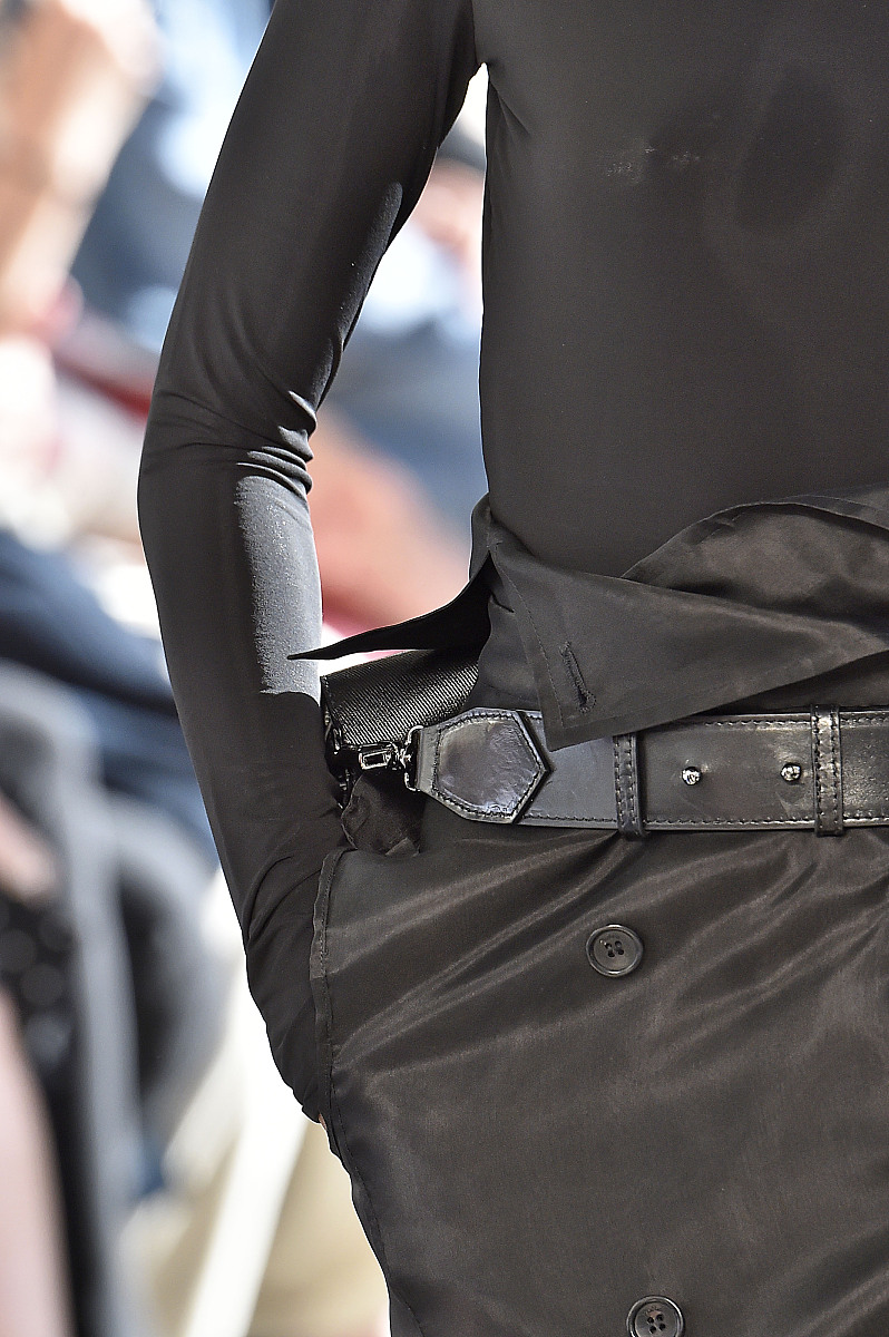 衣柜无法移动的正确英文表达