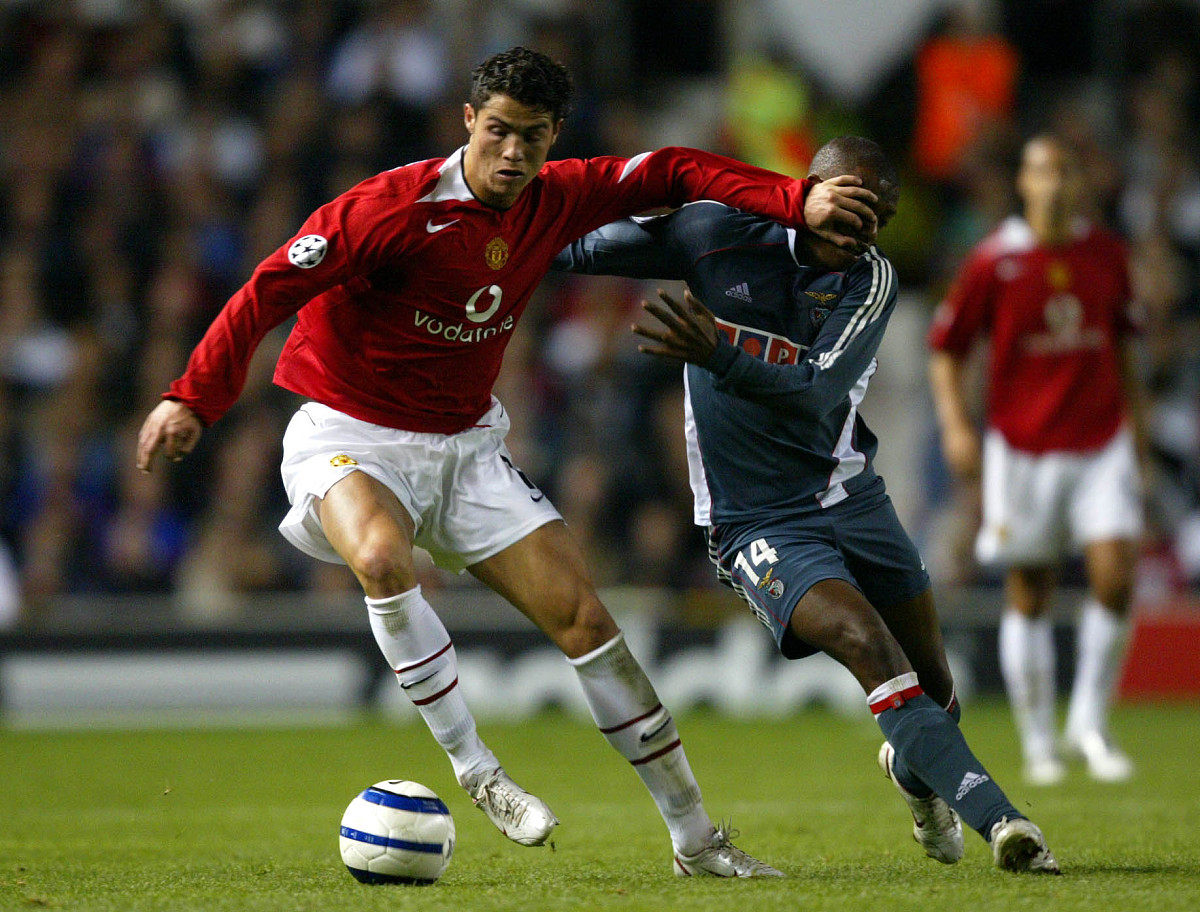 足球历史上最伟大的50大球星请写出球员全称