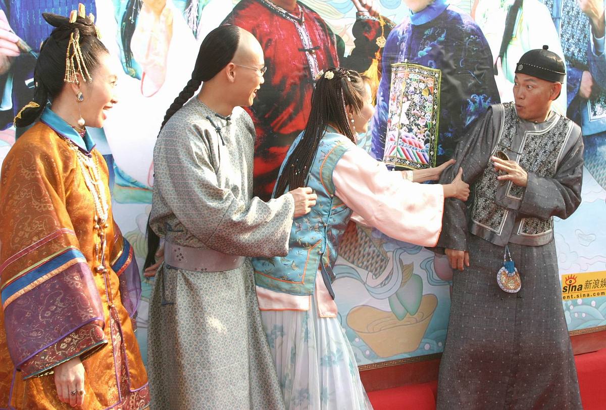 罗家英等  2004年10月20日,由张默,黄圣依领衔主演的三十集古装轻喜剧