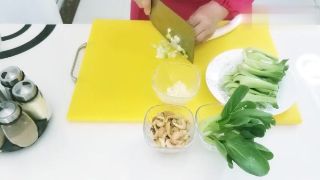 1把油菜,2两海米,4个小番茄,能做开胃下饭佳品,方法简单解馋