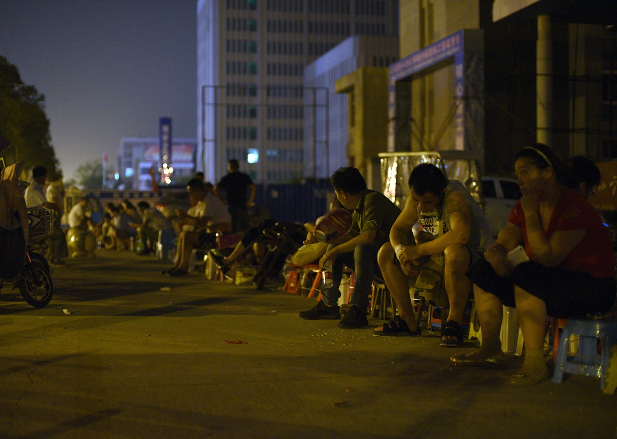 与7名幼儿园教师和7名幼儿家长展开关于幼小衔接教育现状问题和原因的访谈根据访谈结果总结幼小衔接过程中家园合作存在的问题结合自身教育经历分析问题的产生原因并提出有效的对策建议。请写一份访谈提纲。