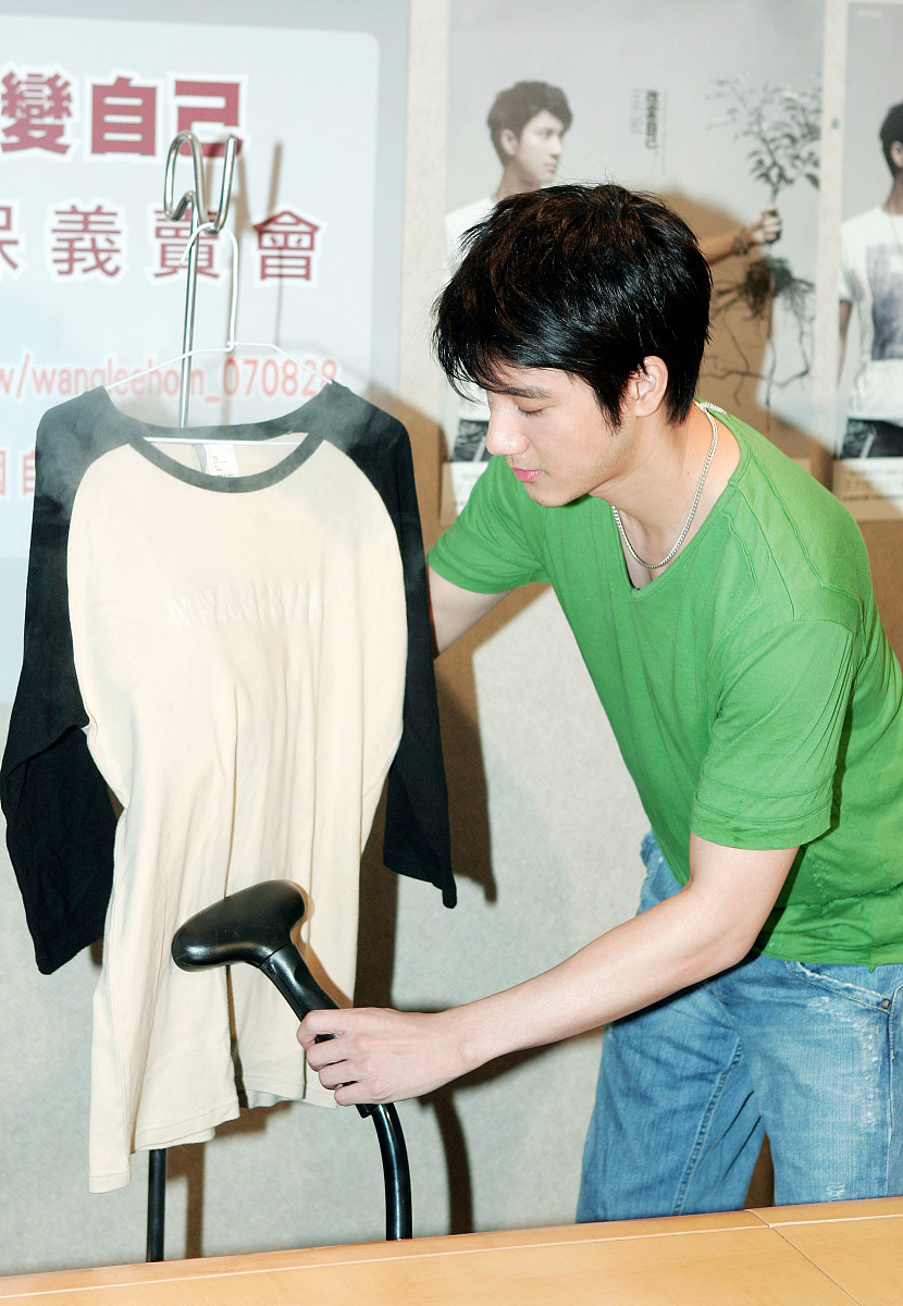 2007年8月28日,台北,王力宏"改变自己"二手衣环保义卖开始.王力宏+++_