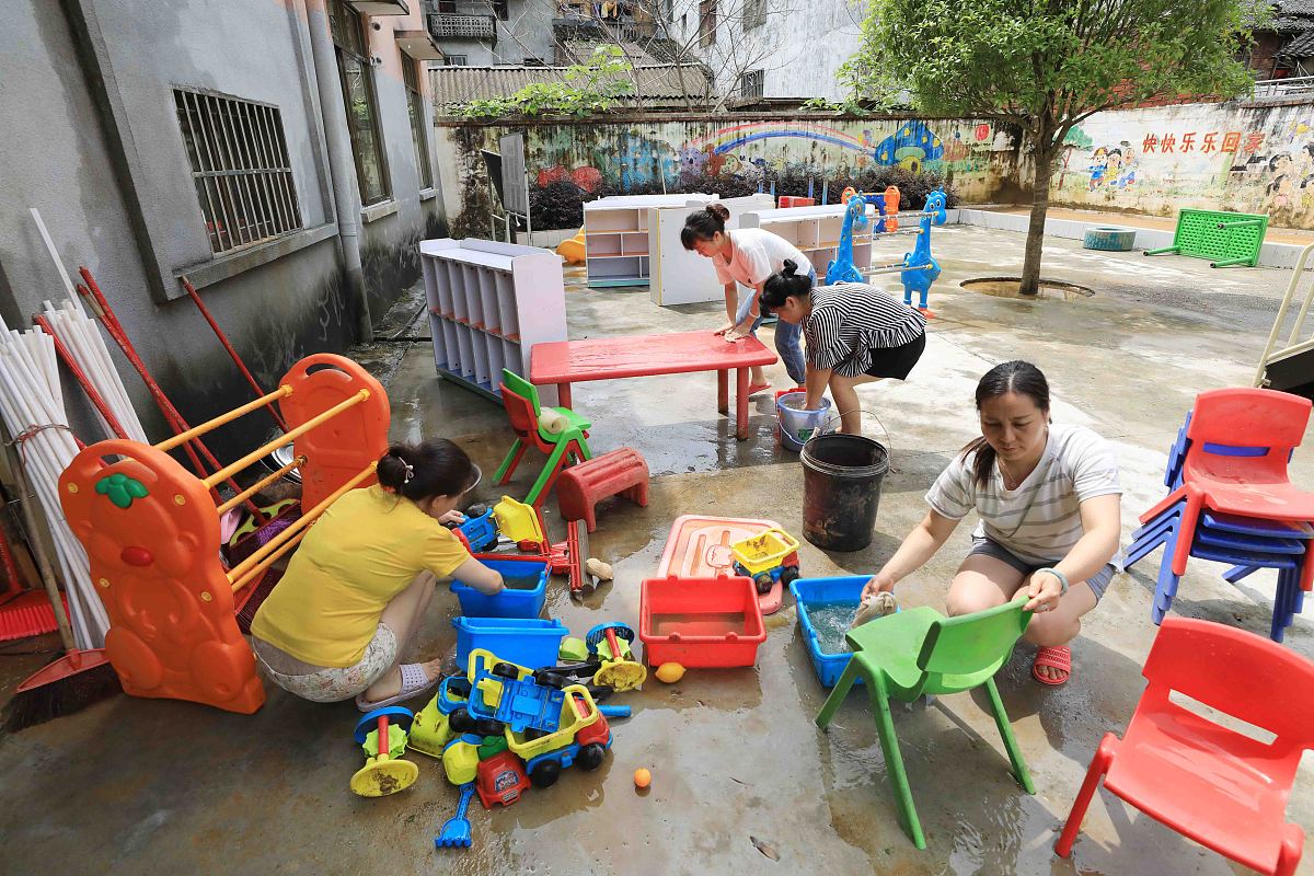 幼儿园抢玩具怎么办？教师处理方法及技巧