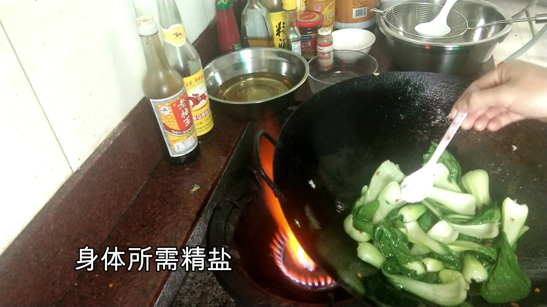 难怪饭店里的青菜那么好吃,看看大厨是怎么炒上海青的