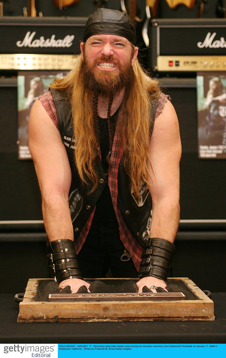 幽默风趣的wwe解说员请你用幽默风趣的角度详细解说wwe 1547 期 bronson reed 战胜 akira tozawa