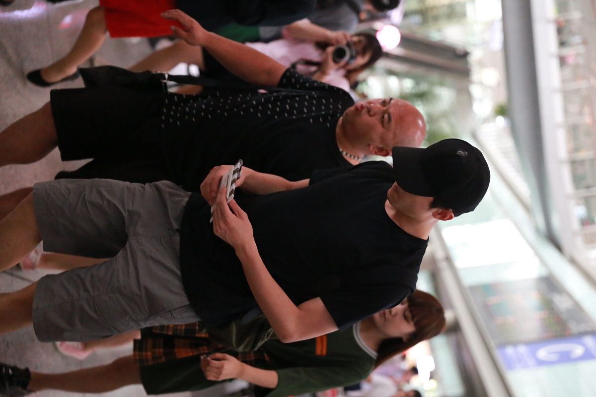 请同学们写一些关于学术规范与研究生论文写作指导授课内容、方式、学期、指导思想、改革方向和对老师上课评价等。