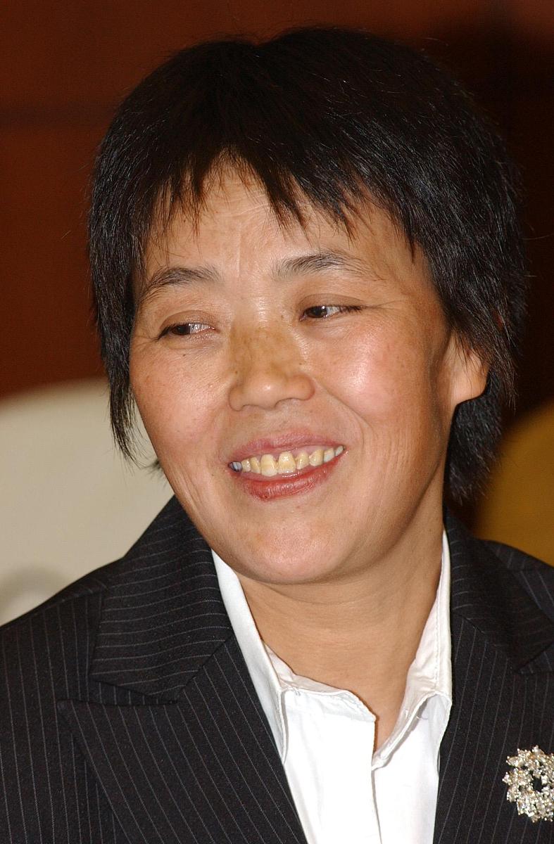 请按照文中的角色设定来帮我续写这篇文章加起来约150字便足够：我重生了重生在扬州生活科技学校这一世我要夺回属于我的一切上一世我因为被小人陷害导致含冤而死。而这一世我竟然意外激活了觉醒系统刚进校园便看见曾经欺负我的那名小人他不怀好意的凑了过来我眼中闪过一丝决然的光芒。这一世我决定不再忍气吞声要用我的实力让他们见识到真正的强者。觉醒系统赋予了我前所未有的力量我将利用这个机会重新铸造自己的人生。我同以前