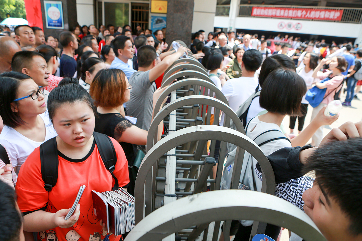 云南省屏边县初中生学高铁学校要读几年-好不好