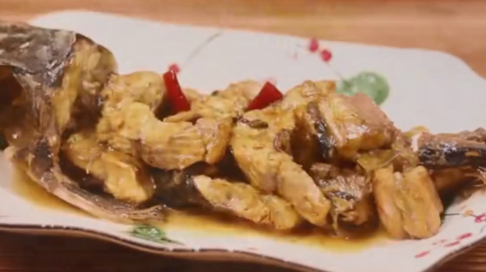 4斤的大鱼简单一处理,往锅里一扔,好吃到流口水,做法一看就会