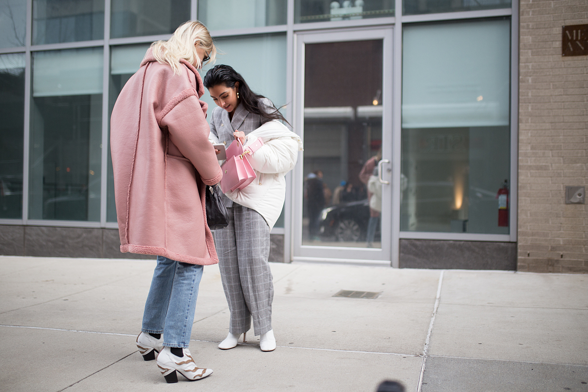 冬季时尚羽绒服推荐：三种款式，温暖你的冬天