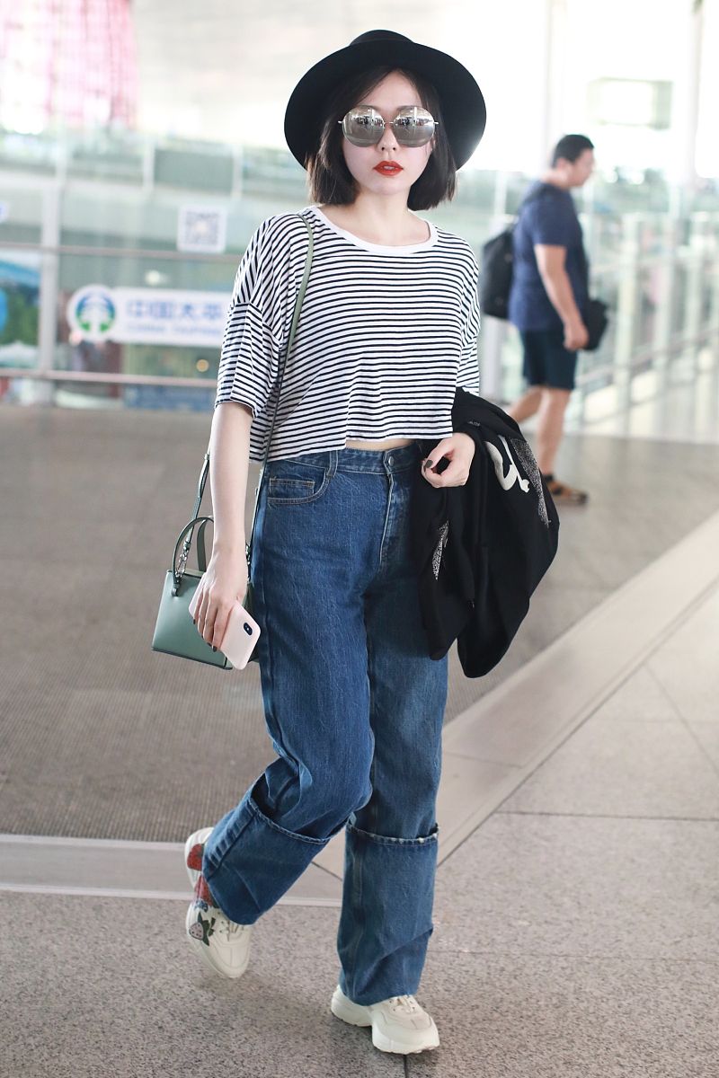 牛仔裙可以搭配小皮鞋吗 牛仔半身裙可以配小皮鞋吗