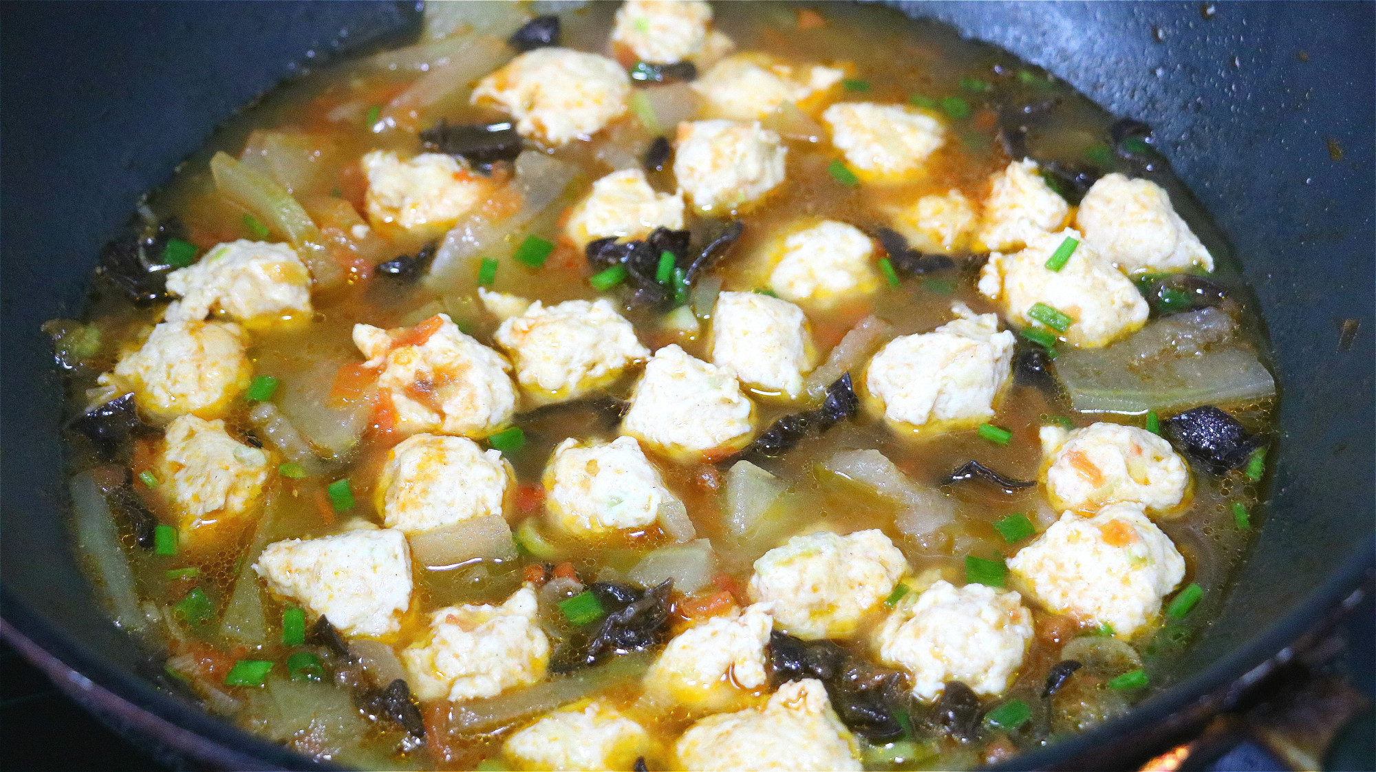 夏天天热不爱吃饭,教你做开胃丸子汤,汤鲜肉嫩,上桌家人抢着喝