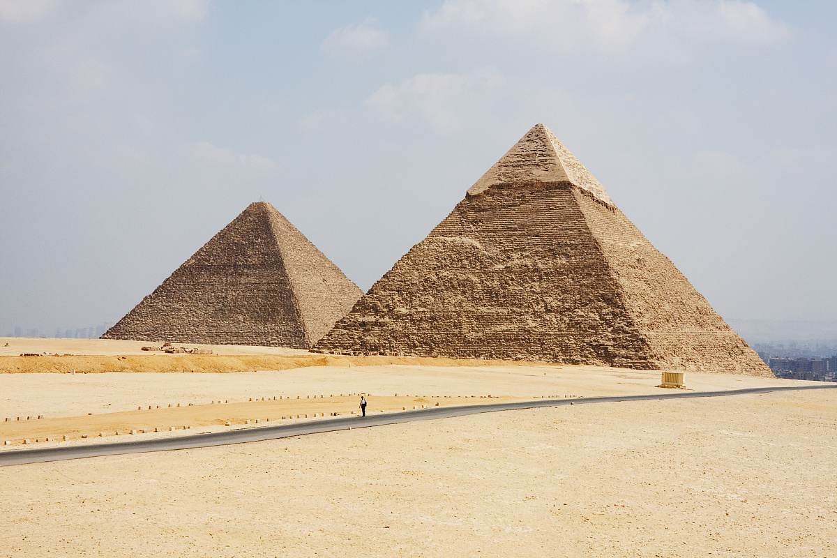 Pyramids of Egypt in EnglishToday I want to introduce the pyramidspirmid to you all !1Near the modern city of Cairo lies the largest and most imposing concentration of pyramids in the world 2Here we j