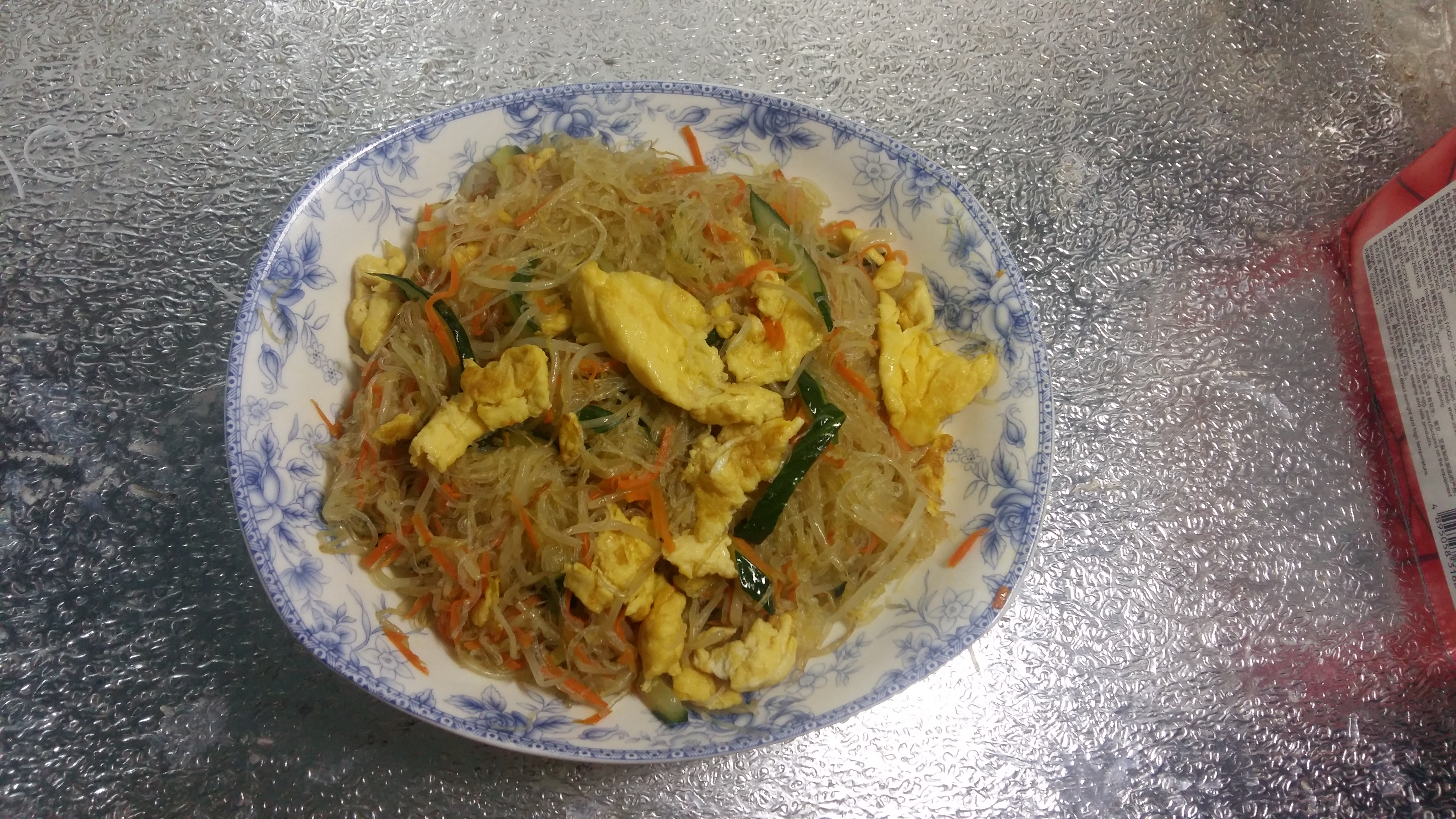 鸡蛋胡萝卜豆芽炒粉丝的家常做法,注意这一步,粉丝就不会坨