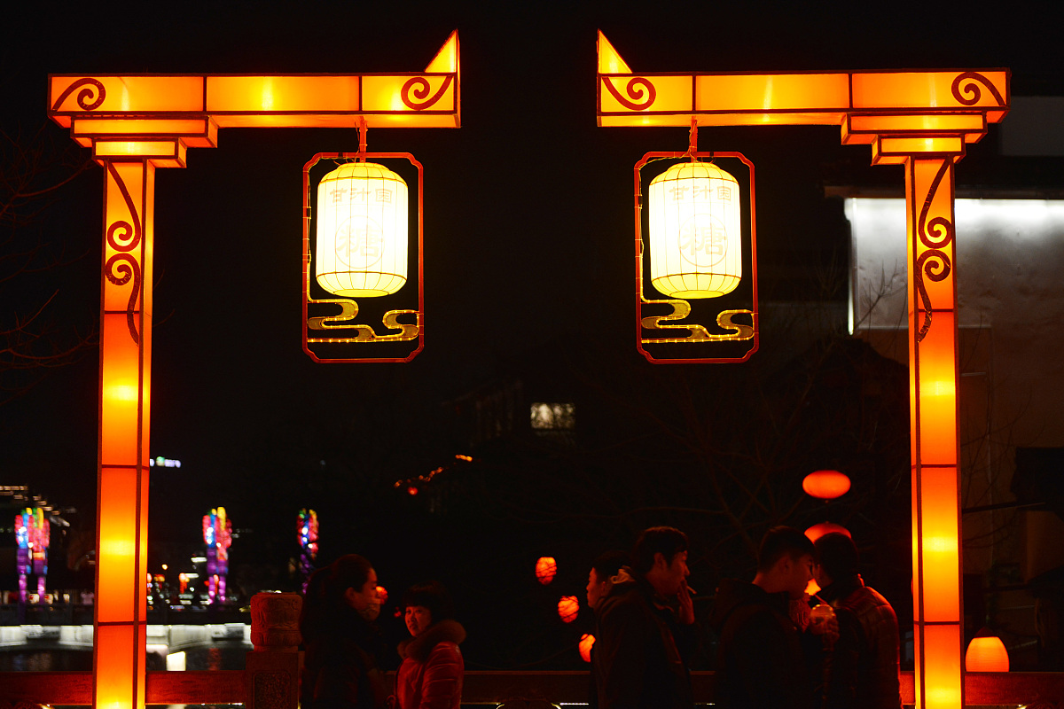 黄光台灯能代替阳光养植物吗？