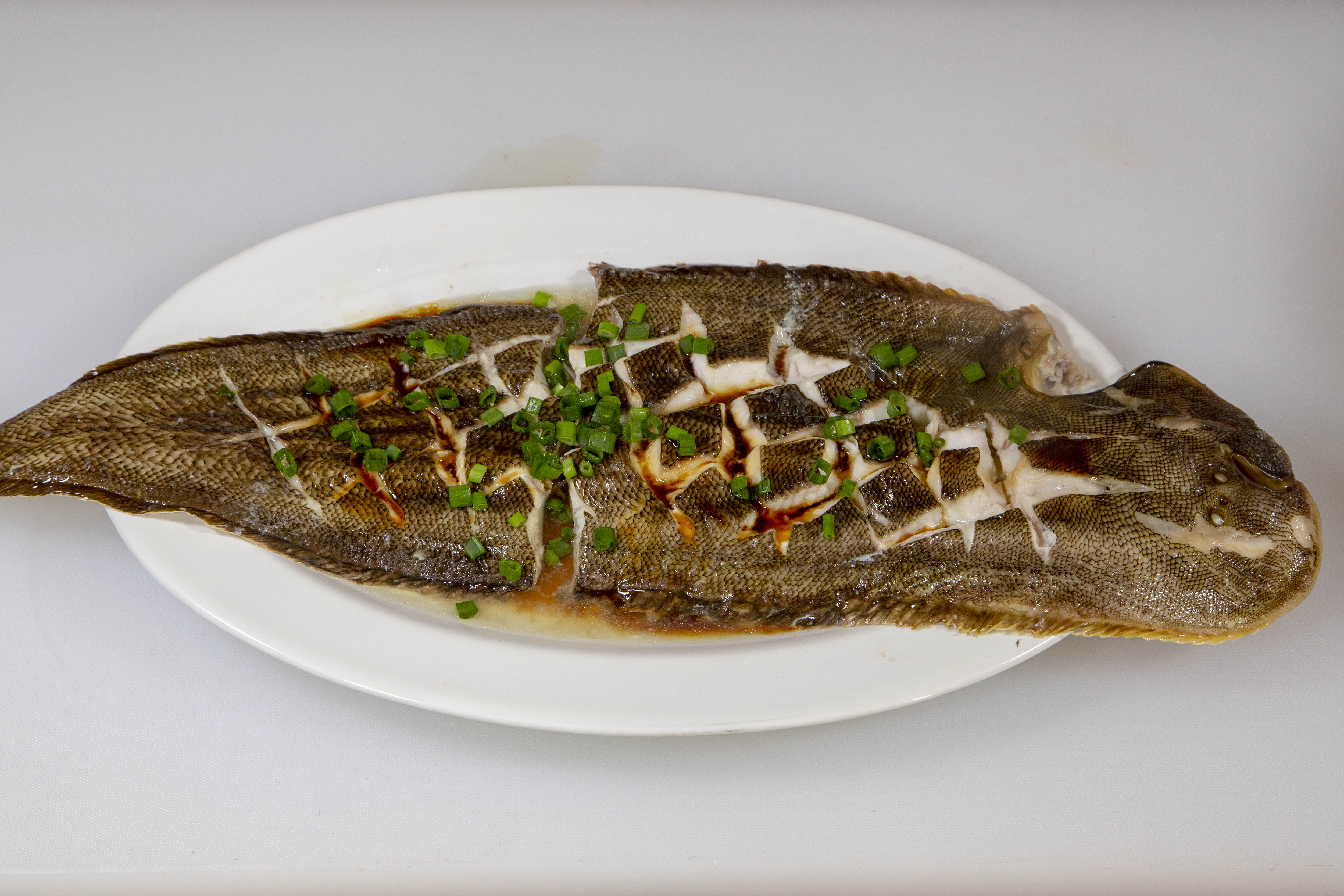 一条超大龙利鱼用最简单做法做出原汁原味,出锅一刻就可以点赞了