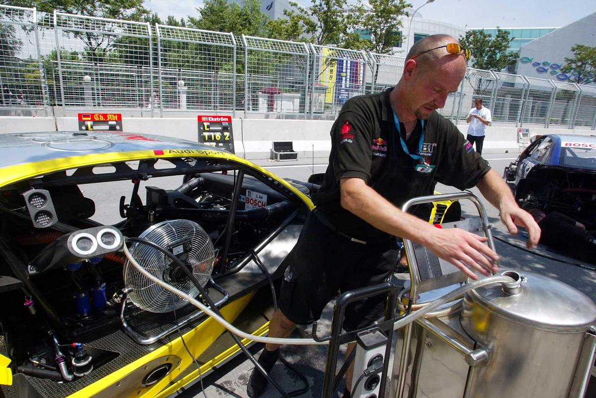 成都汽车职业技术学校2022年招生简章 - 专业汽车技术人才培养