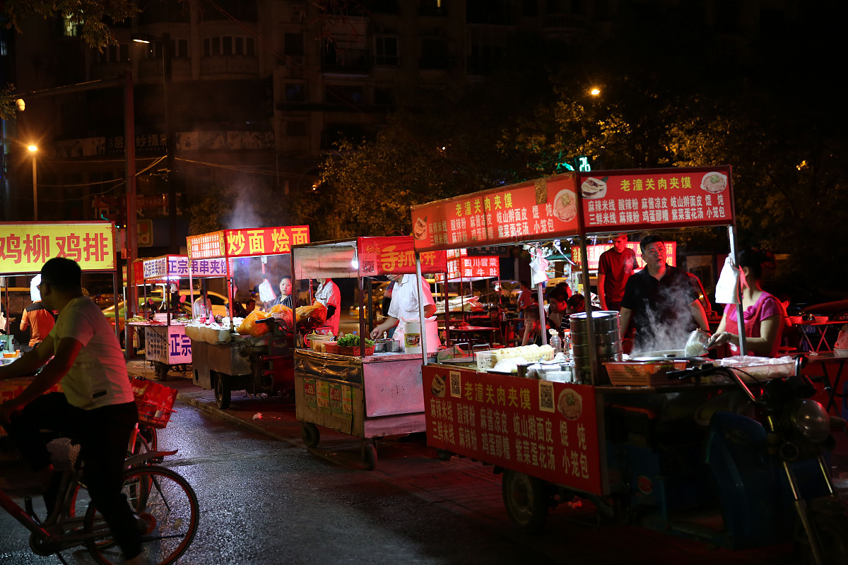 宝塔区中心街路边夜市食品安全满意度调查：34.22% 满意，65.77% 不满意