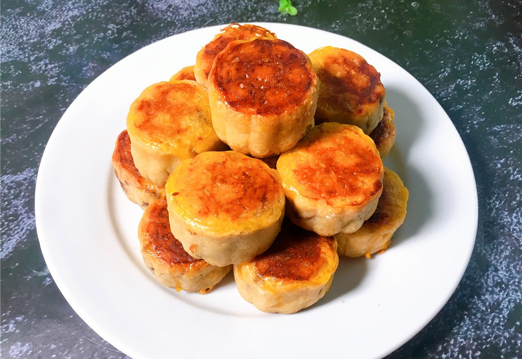不用烤箱也能做月饼!不加任何添加剂,做法和配方原来这么简单