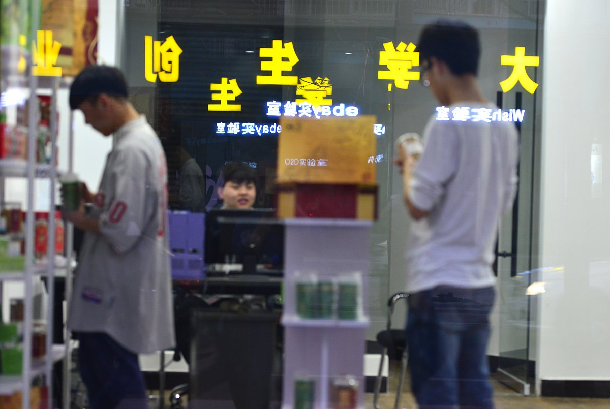 你的晚安我不等了我困了自己睡了 。 为题写一篇文案要符合题意、煽情一些