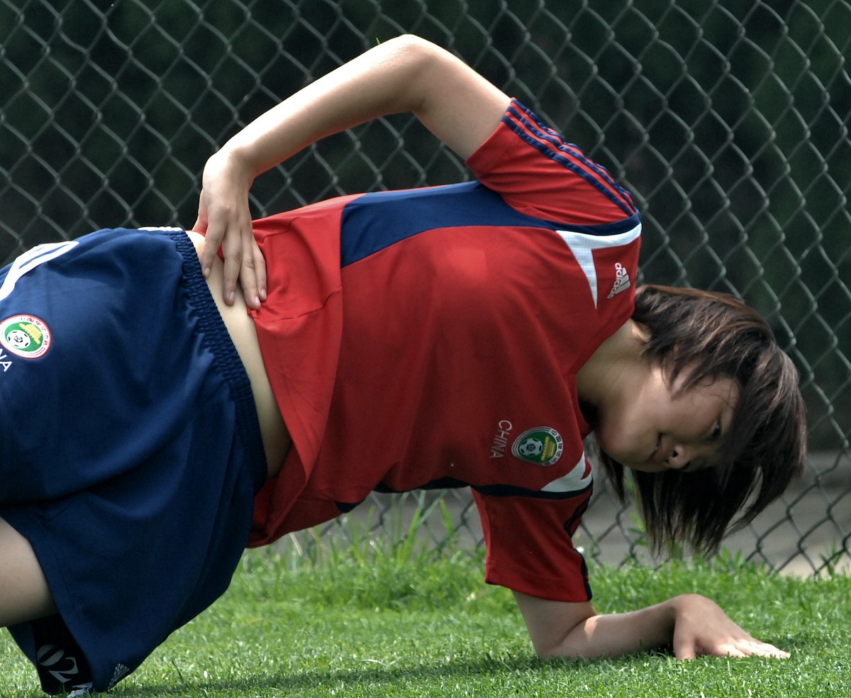 想在秦皇岛学服装设计应报考哪所学校？