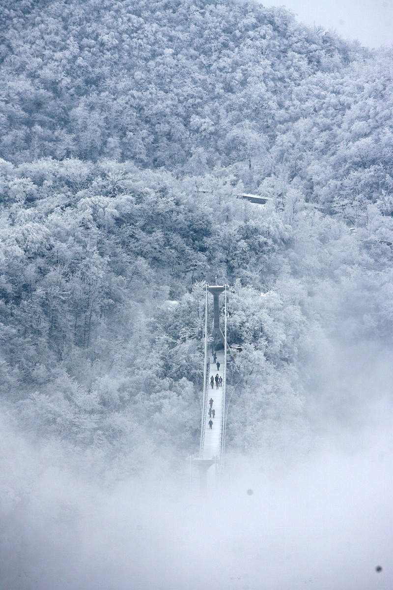 ***_***(湖北武汉媒体严禁下载)2011年1月3日,新年首场大雪过后,张家