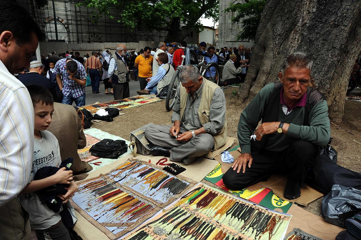 2011年6月12日,土耳其伊斯坦布尔,伊斯坦布尔寺庙附近随处可见非常多