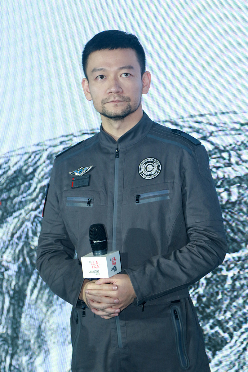 春节期间的流浪地球2相信大部分人已经看过逼真的特效具有史诗感的剧情让人流连忘返但今天我并不是要和大家聊剧情方面而是剧情背后的内涵