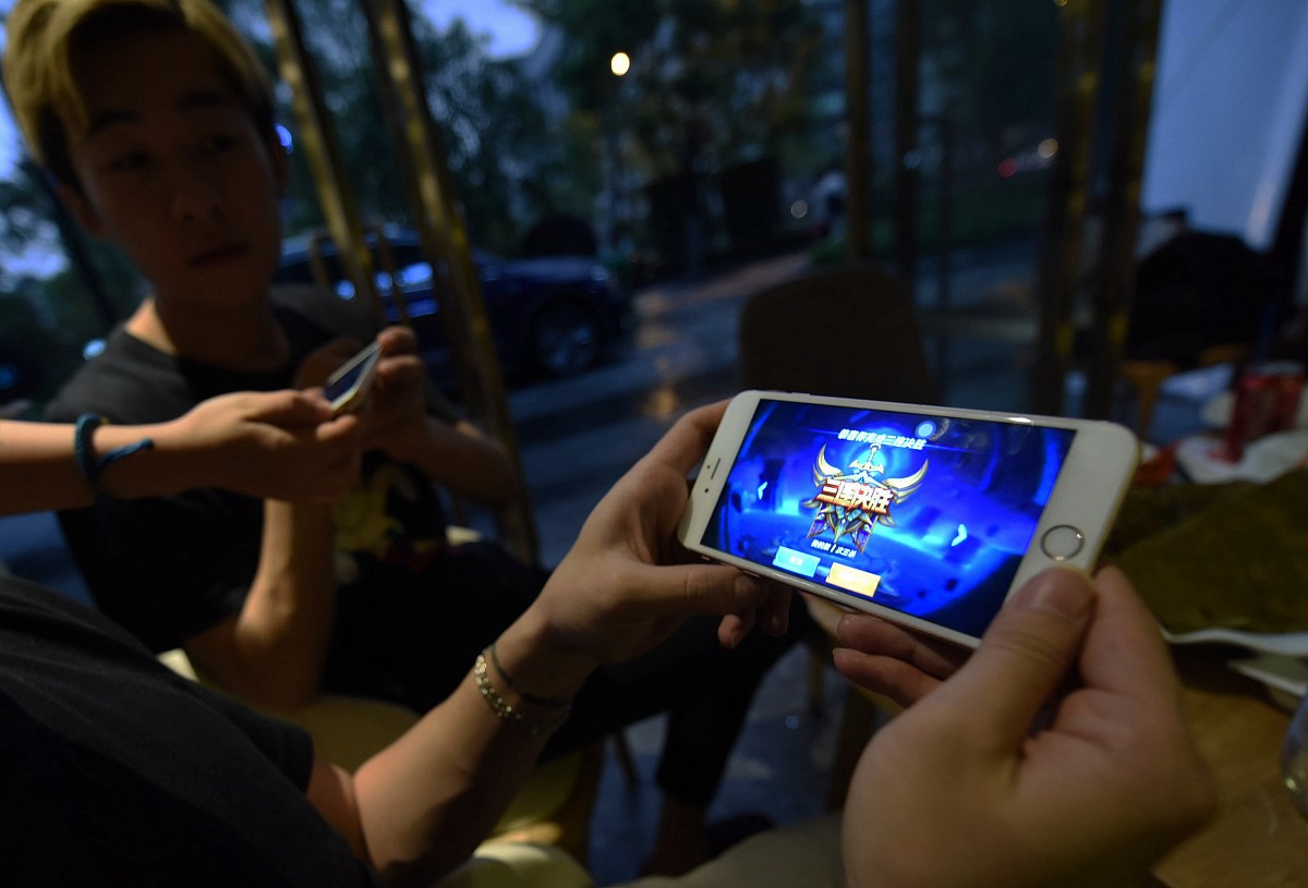 不是是号主恶意刷东西但是没有被封号但是代练一上号就被封号了需要赔偿吗？