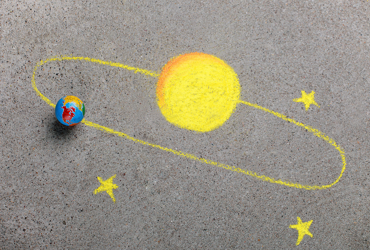 太阳比地球大为什么在地球上找不到它的影子？