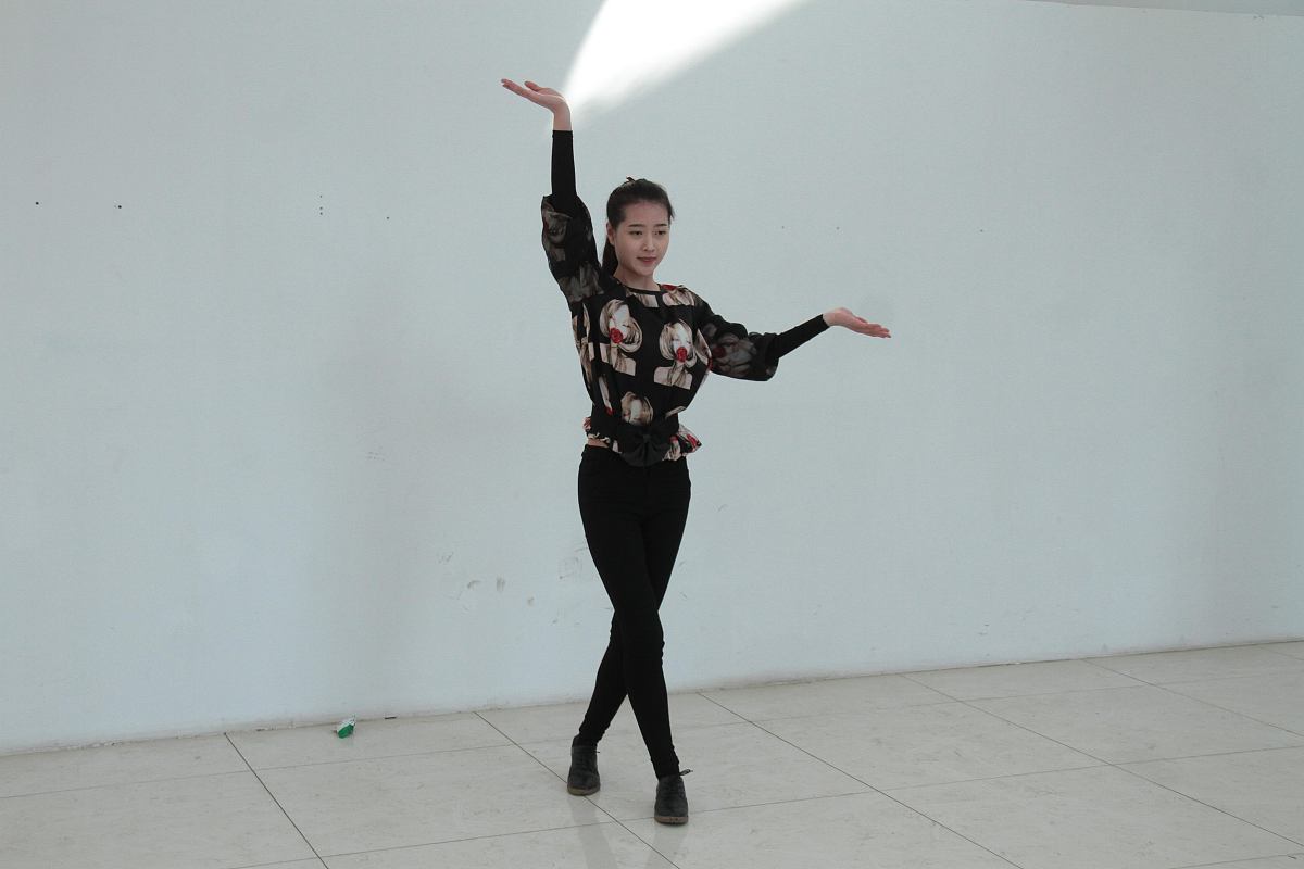 傣族舞手势与巴黎手位有什么区别？