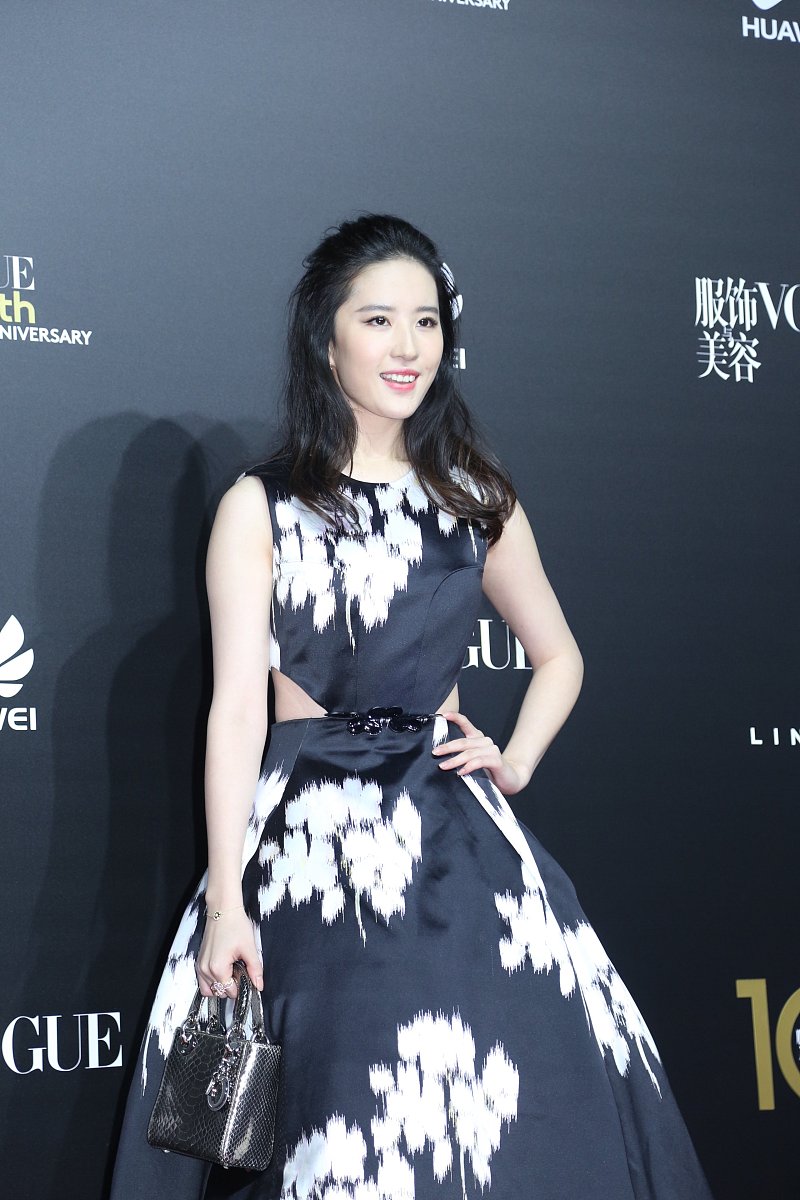 2015年10月27日,上海,《vogue》中国版十周年庆典.  ***_***刘亦菲