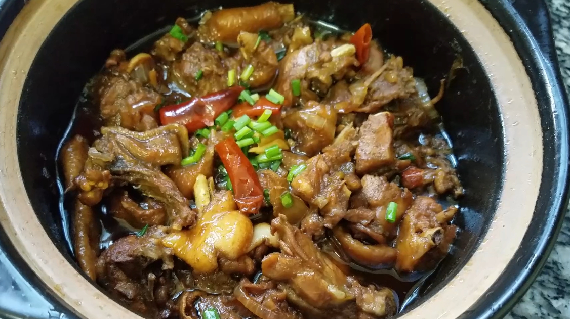 广东洋葱焖鸡的家常菜做法,学会自己做,营养好吃又下饭
