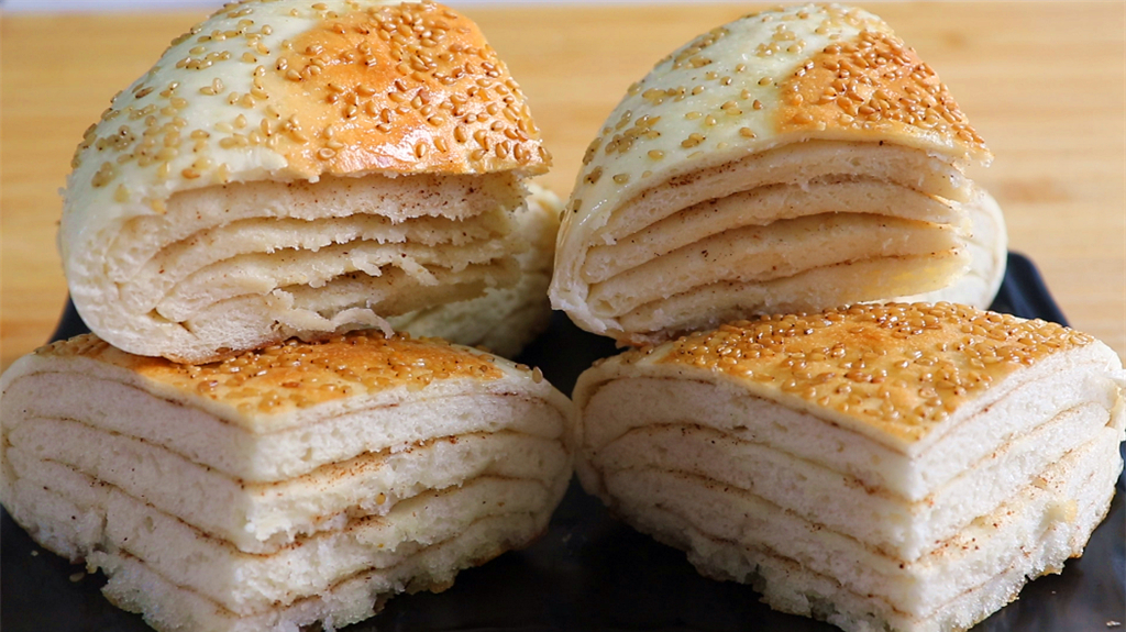 发面千层饼,擀一擀,捏一捏,2张饼解决全家早餐,真香