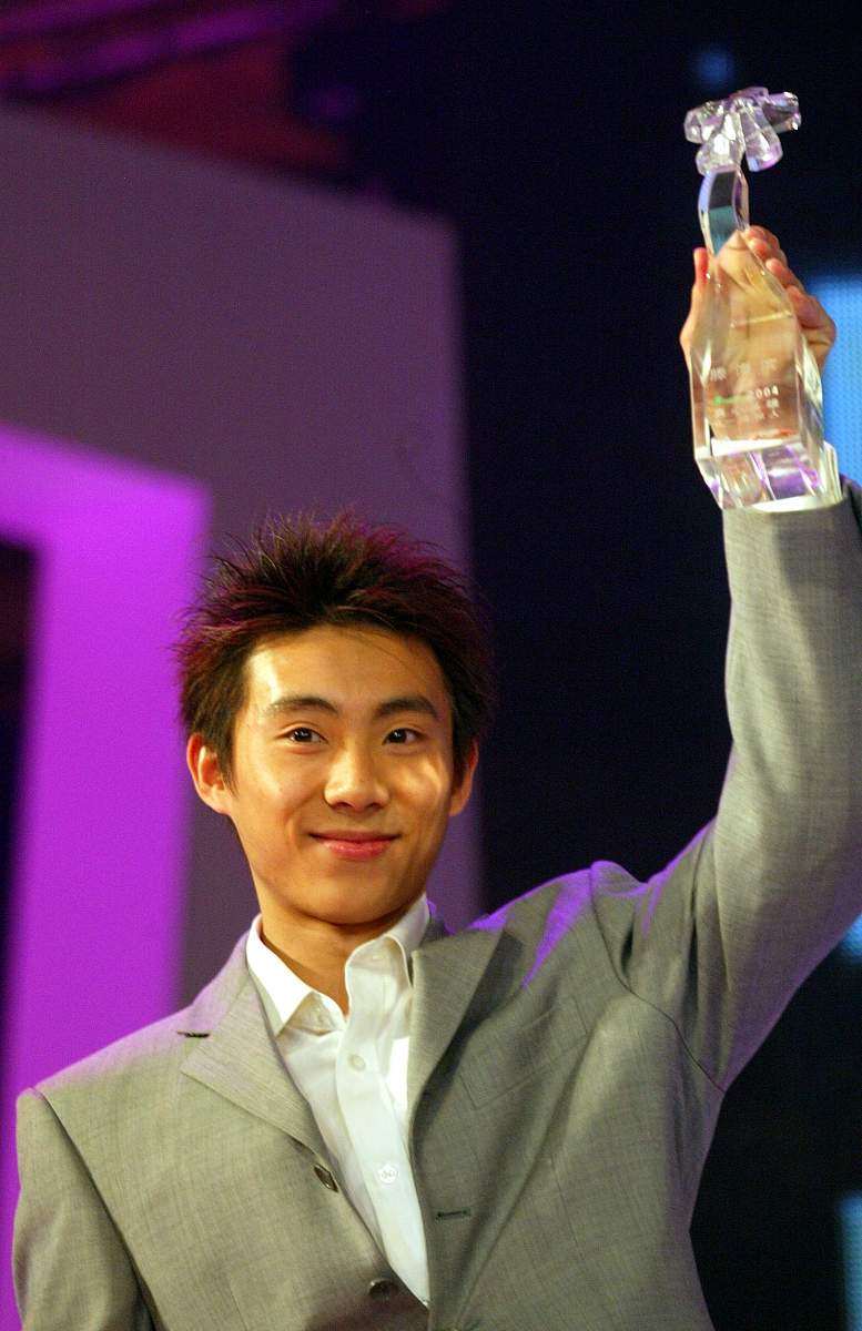 2004年12月21日晚,《2004"真心英雄"--tom在线星光盛典》颁奖晚会在北