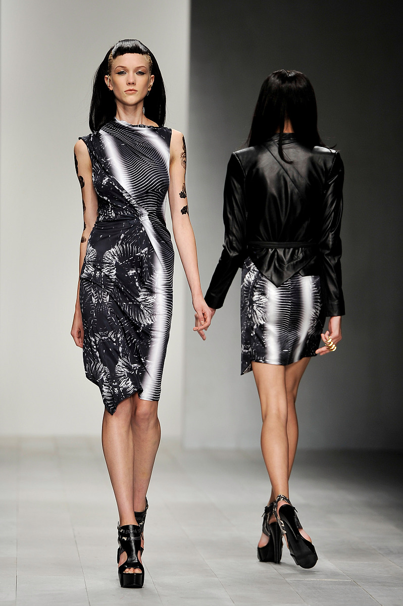 2012年9月19日讯,伦敦,当地时间9月18日,2013伦敦时装周(春夏):aminak