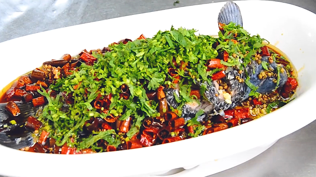 麻辣水煮鱼怎么做才能保证鱼肉的鲜嫩?总厨详解制作要领干货哦