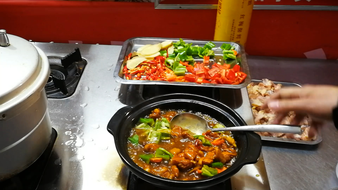 黄焖鸡米饭酱料草药比例 黄焖鸡米饭外面怎么出餐黄焖鸡米饭配方
