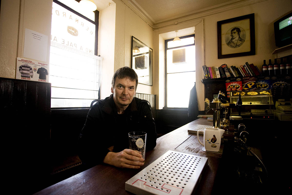 200<strong>8</strong>年8月26日,爱丁堡,苏格兰作家,侦探小说家伊恩-兰金(ian rankin).